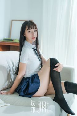 美女挤奶